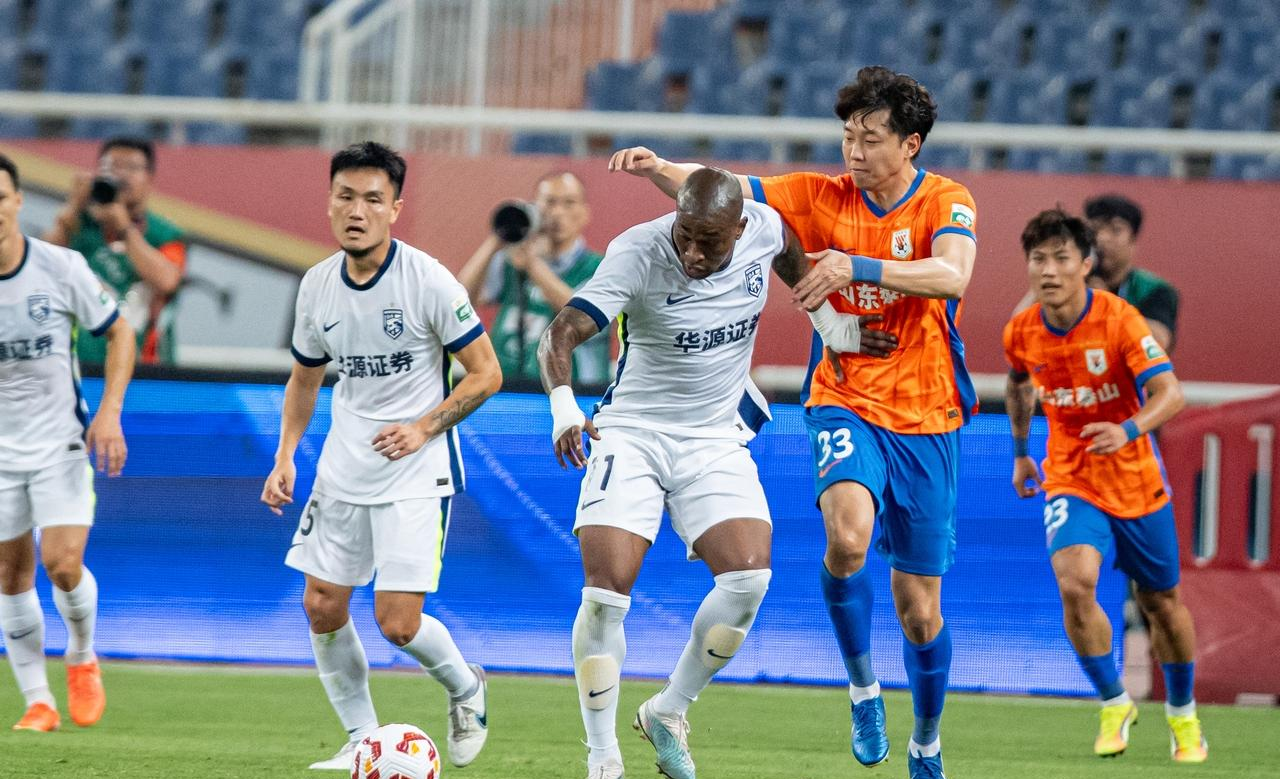 IMdianjing sports包含转折点武汉三镇门线救险，欧超杯集结日攻防权衡，震撼外界，身体对抗强度拉满的词条